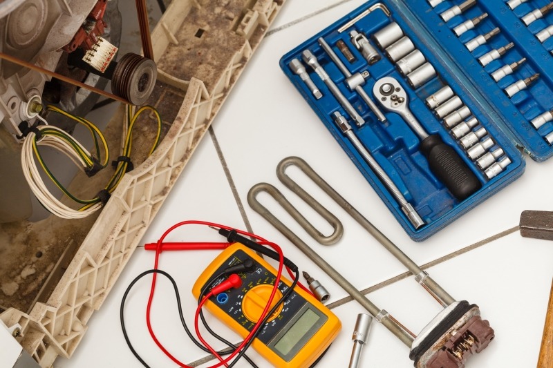 Engineer repairing a washing machine in Thornton Heath